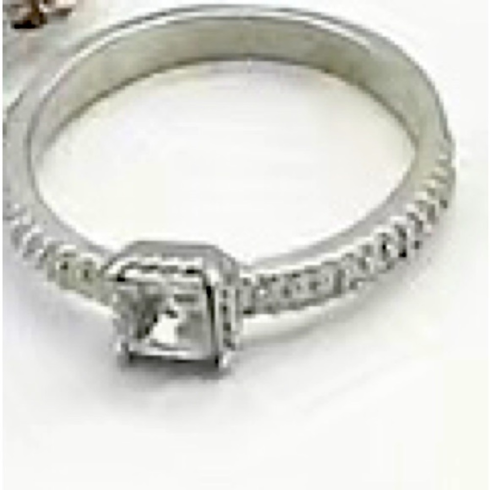 DIAMOND SQUARE BAND RING